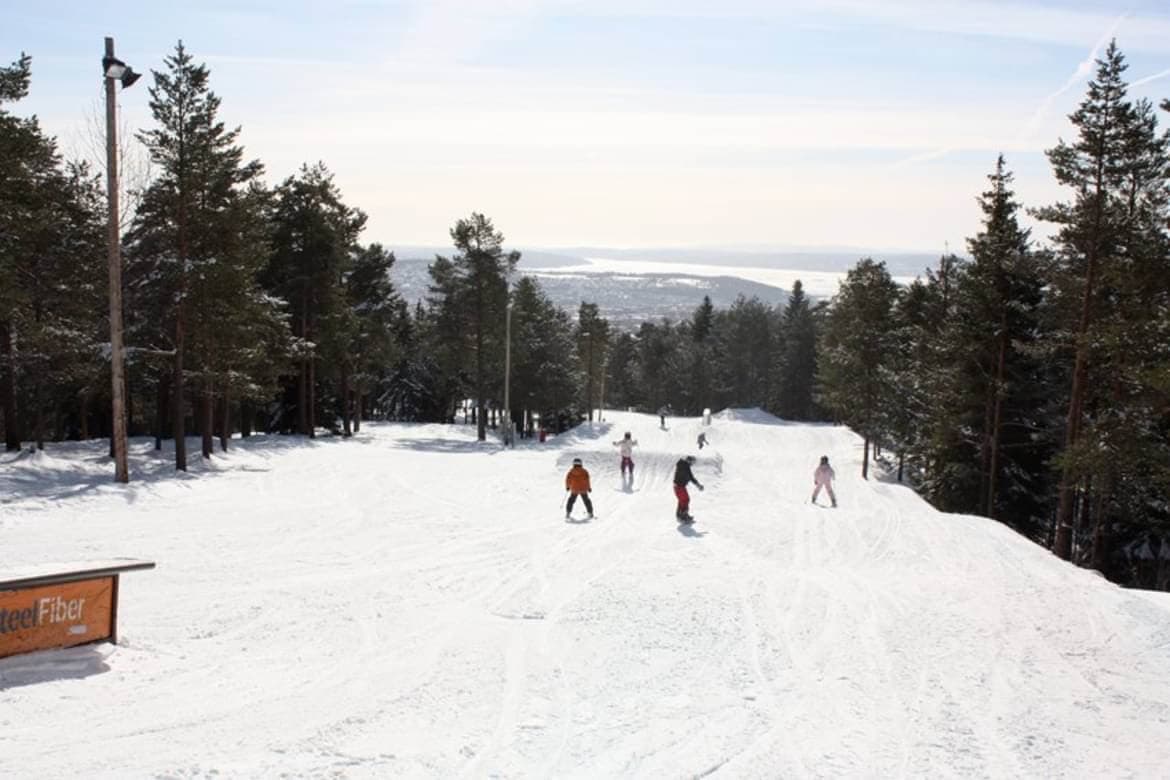 Snowboard på Grefsenkollen - Terrengpark og Profesjonell Skiskole