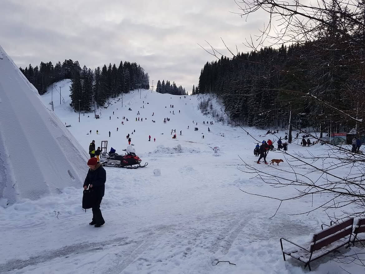 Skiskole på Grefsenkollen med instruktører og elever